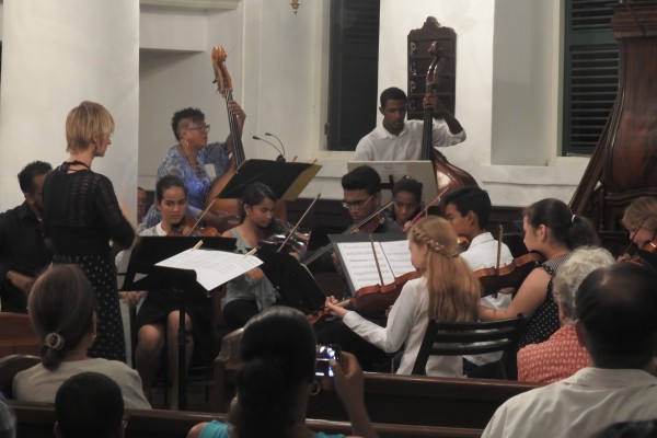 dscn8639-young-strings5248FE2F-9716-18E2-FCAA-0E5348472215.jpg
